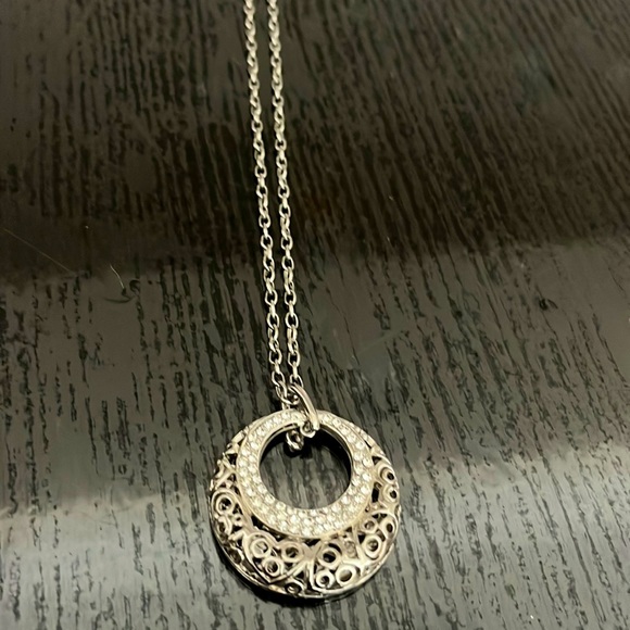 Neckpiece with chain, and pendant.  Costume jewelry. - Picture 1 of 3